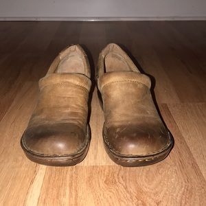 Brown b.o.c clogs never worn 9